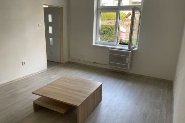 Prenájom bytu 1-izbový 40 m², Dobrovského, Olomouc Prenájom bytu 1-izbový 40 m², Dobrovského, Olomouc
