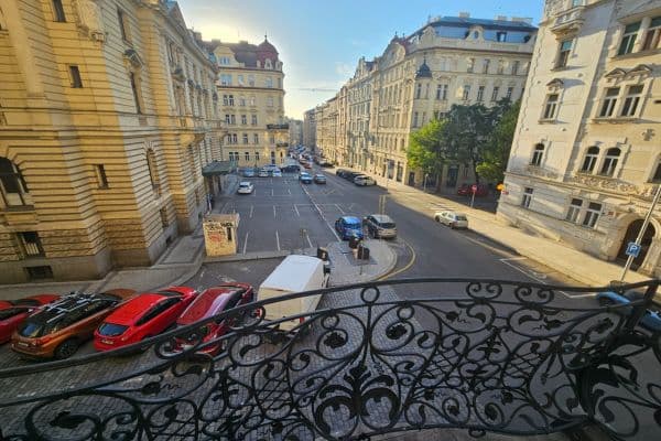 Prenájom bytu 3-izbový 97 m², Šubertova, Praha Prenájom bytu 3-izbový 97 m², Šubertova, Praha