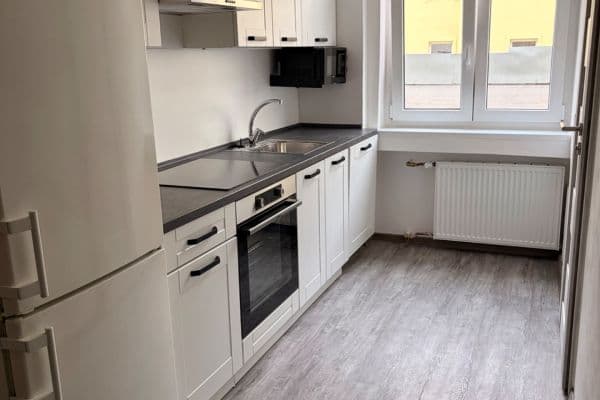 Prenájom bytu 2-izbový 38 m², náměstí Dr. M. Horákové, Karlovy Vary Prenájom bytu 2-izbový 38 m², náměstí Dr. M. Horákové, Karlovy Vary
