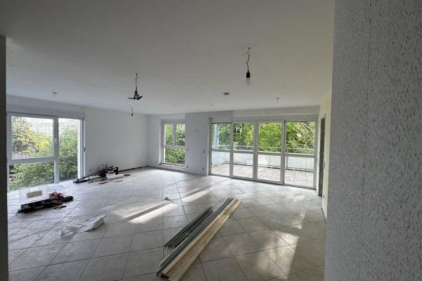 Prenájom bytu 5-izbový 160 m², Bruchköbel Prenájom bytu 5-izbový 160 m², Bruchköbel