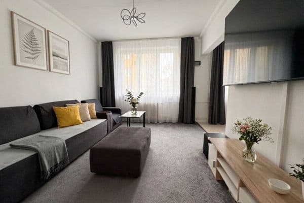 Predaj bytu 3-izbový 77 m², Benešovo náměstí, Pardubice Predaj bytu 3-izbový 77 m², Benešovo náměstí, Pardubice