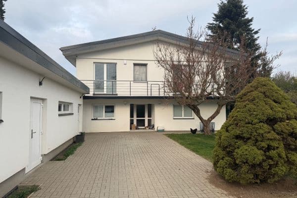 Predaj domu 253 m², pozemek 900 m², Kosatcová, Průhonice Predaj domu 253 m², pozemek 900 m², Kosatcová, Průhonice