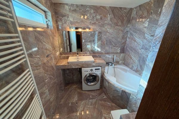 Prenájom bytu 3-izbový 69 m², Hornoměcholupská, Praha Prenájom bytu 3-izbový 69 m², Hornoměcholupská, Praha