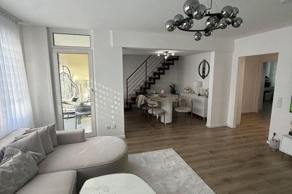 Prenájom bytu 5-izbový 125 m², Nosthoffenstraße 53, Düsseldorf Prenájom bytu 5-izbový 125 m², Nosthoffenstraße 53, Düsseldorf