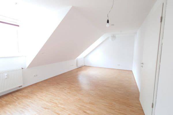Prenájom bytu 3-izbový 79 m², Blumenstr. 3, Hannover, Dolné Sasko Prenájom bytu 3-izbový 79 m², Blumenstr. 3, Hannover, Dolné Sasko