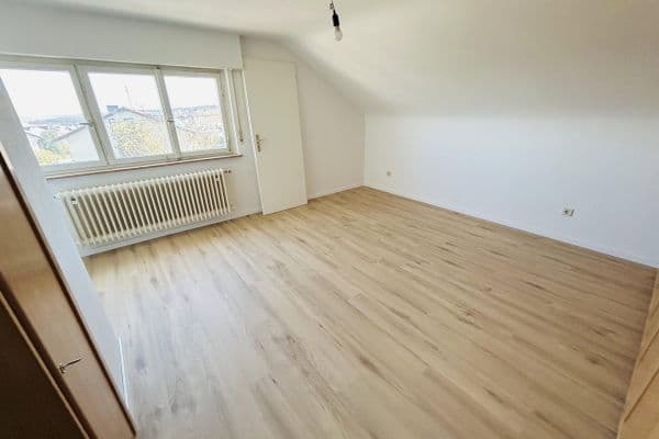 Prenájom bytu 2-izbový 55 m², Lärchenstr. 31, Birkenfeld Prenájom bytu 2-izbový 55 m², Lärchenstr. 31, Birkenfeld