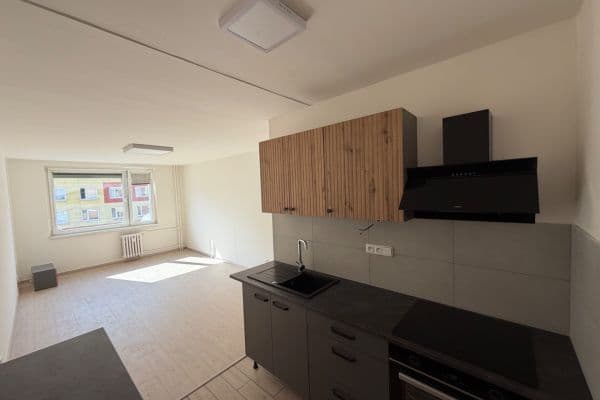 Prenájom bytu 2-izbový 43 m², Váňova, Kladno Prenájom bytu 2-izbový 43 m², Váňova, Kladno