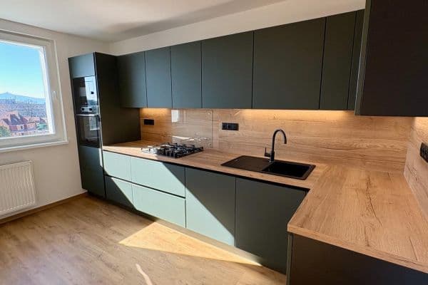 Prenájom bytu 3-izbový 59 m², Jizerská, Jablonec nad Nisou Prenájom bytu 3-izbový 59 m², Jizerská, Jablonec nad Nisou