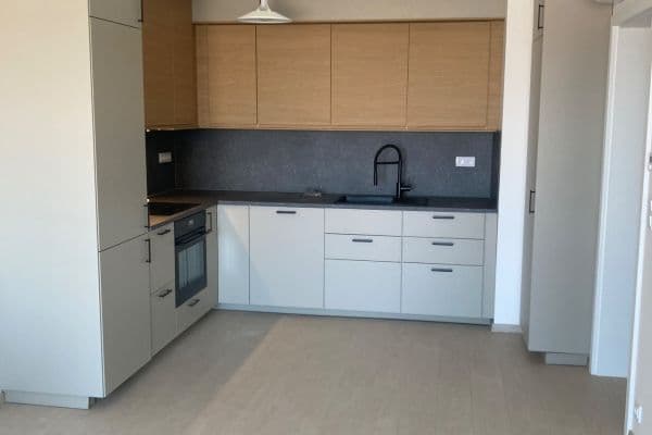 Prenájom bytu 3-izbový 69 m², Cihlářská, Hostivice Prenájom bytu 3-izbový 69 m², Cihlářská, Hostivice