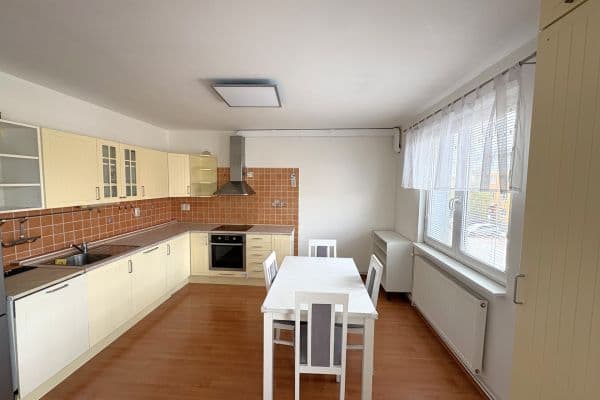 Prenájom bytu 4-izbový 82 m², Dandova, Praha Prenájom bytu 4-izbový 82 m², Dandova, Praha