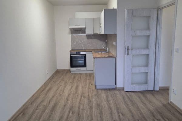 Prenájom bytu 2-izbový 40 m², Jerevanská, Kladno Prenájom bytu 2-izbový 40 m², Jerevanská, Kladno