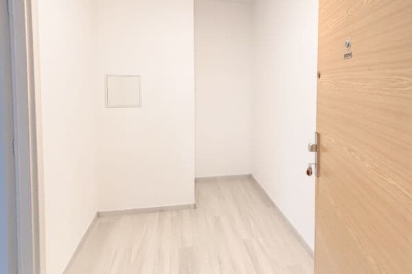 Prenájom bytu 3-izbový 71 m², Vondroušova, Praha Prenájom bytu 3-izbový 71 m², Vondroušova, Praha