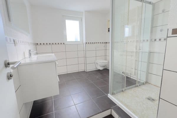 Prenájom bytu 5-izbový 126 m², Hohenstaufenstr. 56, Pforzheim Prenájom bytu 5-izbový 126 m², Hohenstaufenstr. 56, Pforzheim