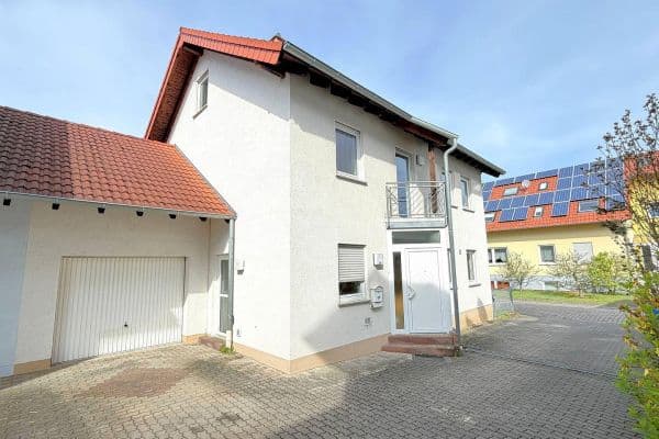 Predaj domu 145 m², pozemek 400 m², Breslauer Straße 14, Kindsbach Predaj domu 145 m², pozemek 400 m², Breslauer Straße 14, Kindsbach