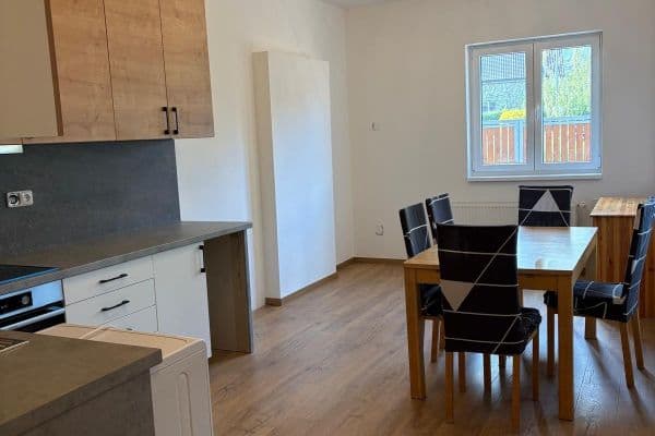 Prenájom bytu 2-izbový 35 m², Řevnická, Lety Prenájom bytu 2-izbový 35 m², Řevnická, Lety