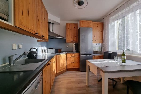 Prenájom bytu 2-izbový 52 m², V Honech, Klecany Prenájom bytu 2-izbový 52 m², V Honech, Klecany