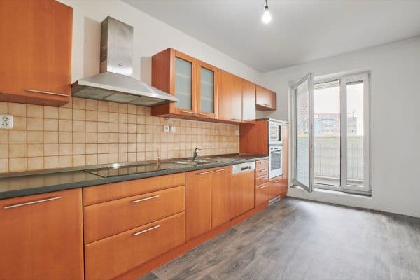 Prenájom bytu 3-izbový 95 m², Hyacintová, Praha Prenájom bytu 3-izbový 95 m², Hyacintová, Praha