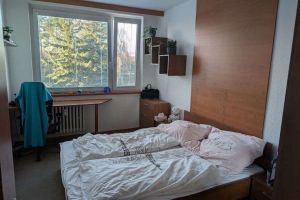 Prenájom bytu 4-izbový 100 m², Navigátorů, Praha Prenájom bytu 4-izbový 100 m², Navigátorů, Praha