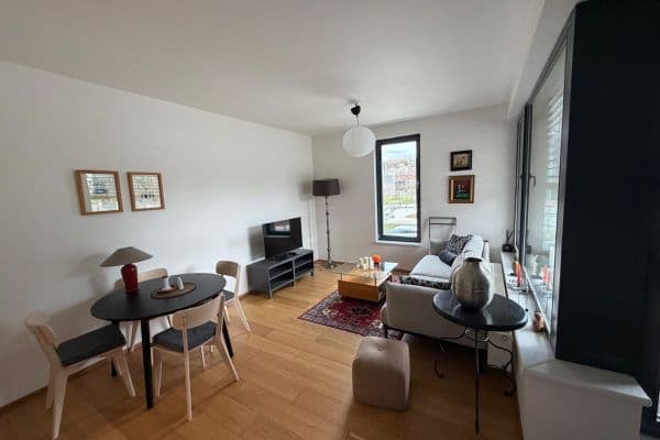 Prenájom bytu 2-izbový 59 m², Kačírkova, Praha Prenájom bytu 2-izbový 59 m², Kačírkova, Praha