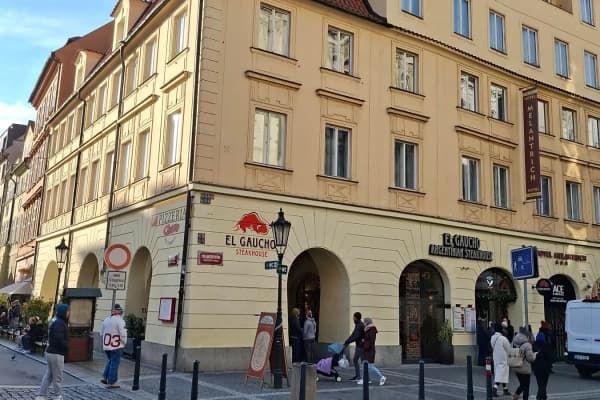 Prenájom bytu 3-izbový 142 m², Melantrichova, Praha Prenájom bytu 3-izbový 142 m², Melantrichova, Praha