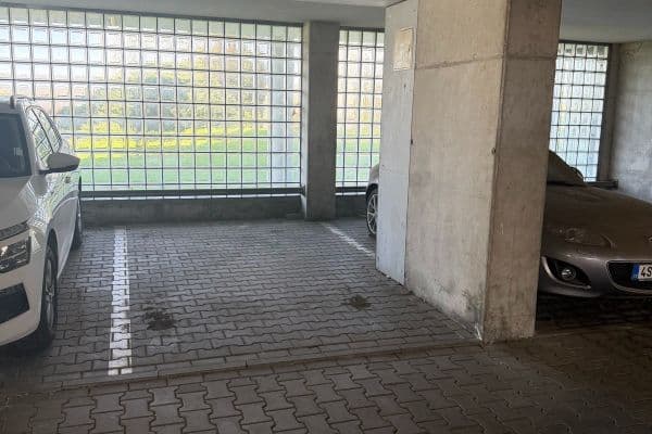 Prenájom garáže 10 m², Skloněná, Praha Prenájom garáže 10 m², Skloněná, Praha