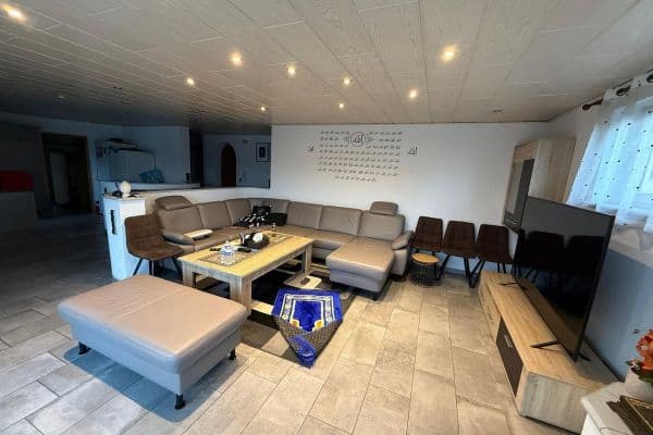 Prenájom bytu 3-izbový 135 m², Lärchenstr.3, Kirchardt-Berwangen Prenájom bytu 3-izbový 135 m², Lärchenstr.3, Kirchardt-Berwangen