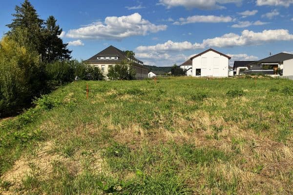 Predaj pozemku 1.102 m², Kurt-Moosdorf-Straße 15, Büdingen Predaj pozemku 1.102 m², Kurt-Moosdorf-Straße 15, Büdingen