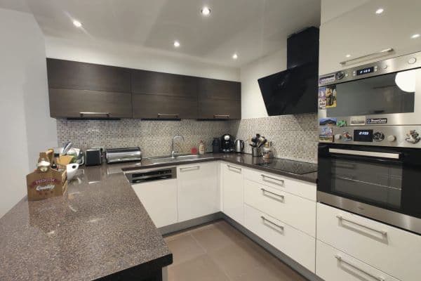 Prenájom bytu 3-izbový 78 m², Modenská, Praha Prenájom bytu 3-izbový 78 m², Modenská, Praha