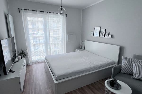 Prenájom bytu 1-izbový 24 m², Novovysočanská, Praha Prenájom bytu 1-izbový 24 m², Novovysočanská, Praha