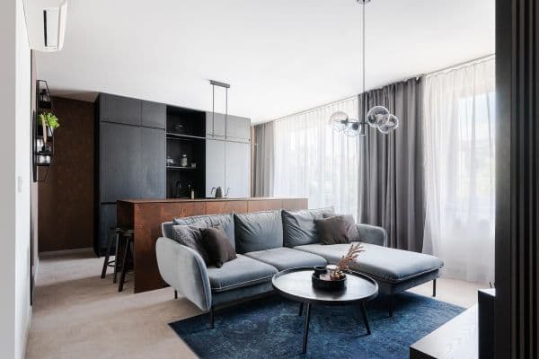 Prenájom bytu 4-izbový 118 m², V Zahradách, Praha Prenájom bytu 4-izbový 118 m², V Zahradách, Praha