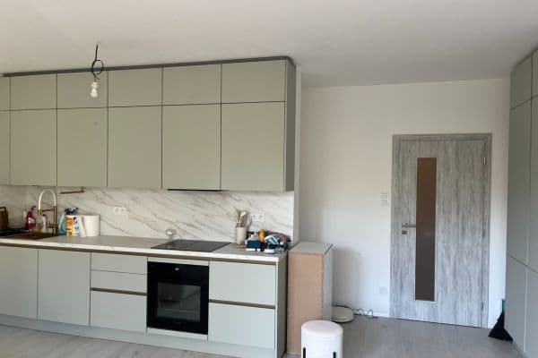 Prenájom bytu 1-izbový 42 m², Nad Kolčavkou, Praha Prenájom bytu 1-izbový 42 m², Nad Kolčavkou, Praha