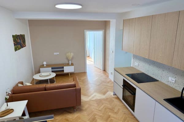 Prenájom bytu 3-izbový 56 m², Hodonínská, Praha Prenájom bytu 3-izbový 56 m², Hodonínská, Praha