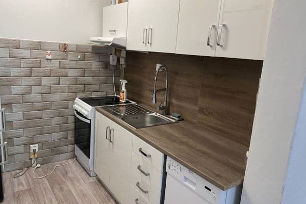 Prenájom bytu 2-izbový 42 m², Machuldova, Praha Prenájom bytu 2-izbový 42 m², Machuldova, Praha