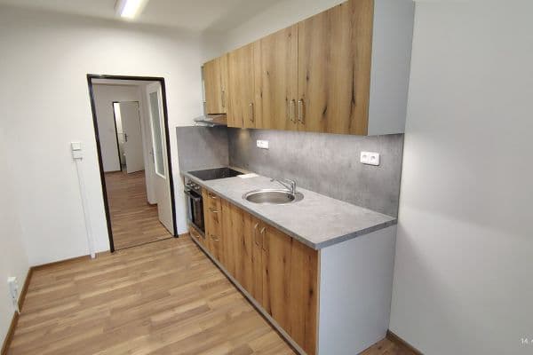 Prenájom bytu 3-izbový 87 m², Benešova, Kutná Hora Prenájom bytu 3-izbový 87 m², Benešova, Kutná Hora