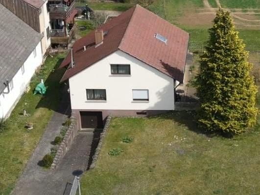 Predaj domu 185 m², pozemek 1.050 m², Frauenstraße 44, Bernstadt Predaj domu 185 m², pozemek 1.050 m², Frauenstraße 44, Bernstadt