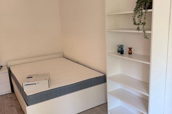 Prenájom bytu 1-izbový 37 m², Heinrichstr. 105, Düsseldorf Prenájom bytu 1-izbový 37 m², Heinrichstr. 105, Düsseldorf