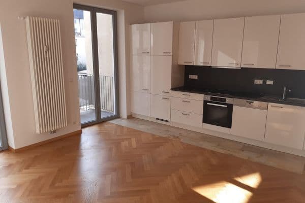 Prenájom bytu 2-izbový 74 m², München, Bavorsko Prenájom bytu 2-izbový 74 m², München, Bavorsko