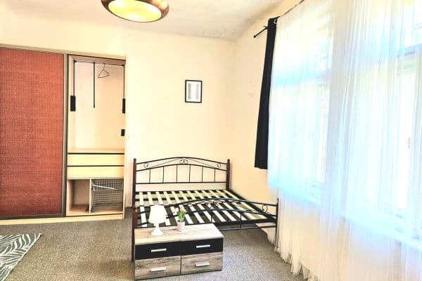 Prenájom bytu 3-izbový 90 m², Husinecká, Praha Prenájom bytu 3-izbový 90 m², Husinecká, Praha