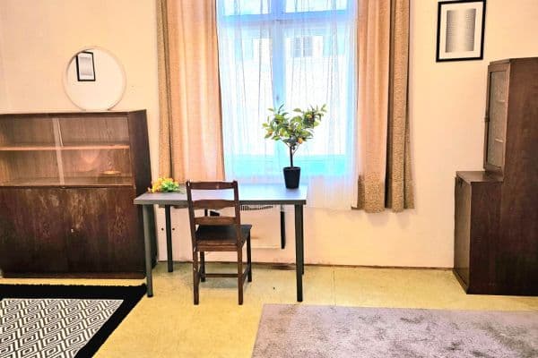 Prenájom bytu 3-izbový 90 m², Husinecká, Praha Prenájom bytu 3-izbový 90 m², Husinecká, Praha