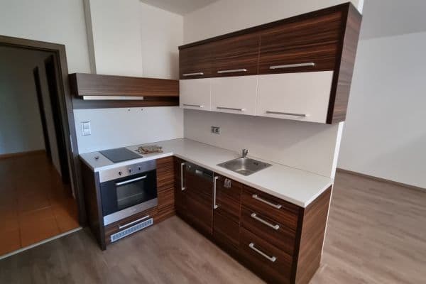 Prenájom bytu 1-izbový 39 m², Čajkovského, Hodonín Prenájom bytu 1-izbový 39 m², Čajkovského, Hodonín