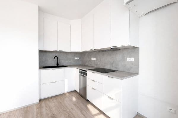 Prenájom bytu 2-izbový 45 m², Nádražní, Prenájom bytu 2-izbový 45 m², Nádražní,