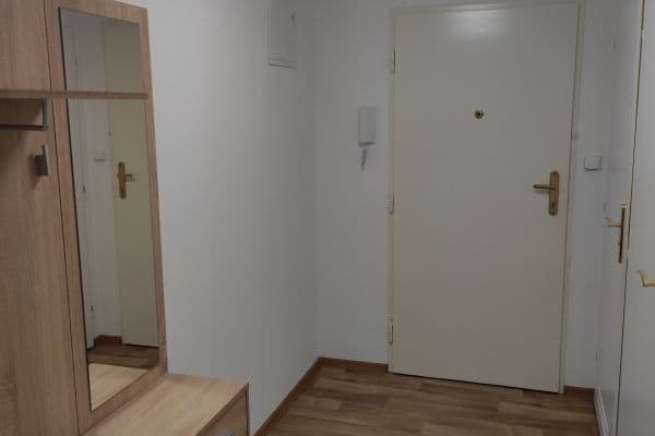 Prenájom bytu 1-izbový 40 m², Mlýnská, Kolín, Středočeský kraj Prenájom bytu 1-izbový 40 m², Mlýnská, Kolín, Středočeský kraj