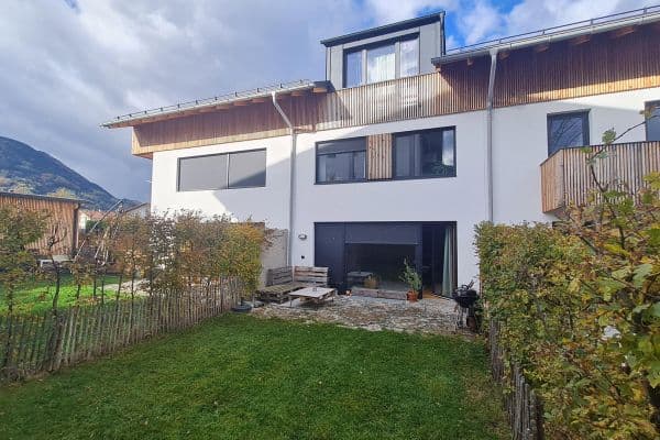 Prenájom domu 150 m², pozemek 160 m², Rosenheimer Str. 72b, Branneburg, Bavorsko Prenájom domu 150 m², pozemek 160 m², Rosenheimer Str. 72b, Branneburg, Bavorsko