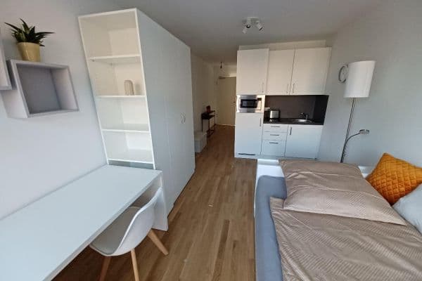Prenájom bytu 1-izbový 24 m², Rudower Chaussee 32, Berlin, Berlín Prenájom bytu 1-izbový 24 m², Rudower Chaussee 32, Berlin, Berlín