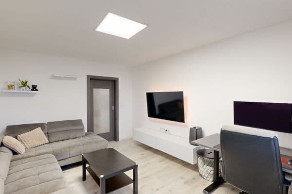 Prenájom bytu 3-izbový 68 m², Na Loučkách, Kuřim Prenájom bytu 3-izbový 68 m², Na Loučkách, Kuřim