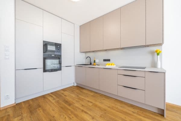 Predaj bytu 3-izbový 89 m², Sazovická, Praha Predaj bytu 3-izbový 89 m², Sazovická, Praha