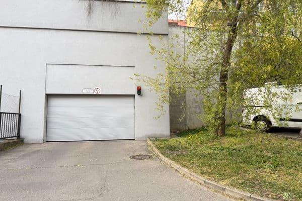 Predaj garáže 12 m², Plovdivská, Praha Predaj garáže 12 m², Plovdivská, Praha