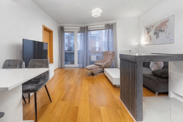 Prenájom bytu 3-izbový 80 m², Sazovická, Praha Prenájom bytu 3-izbový 80 m², Sazovická, Praha