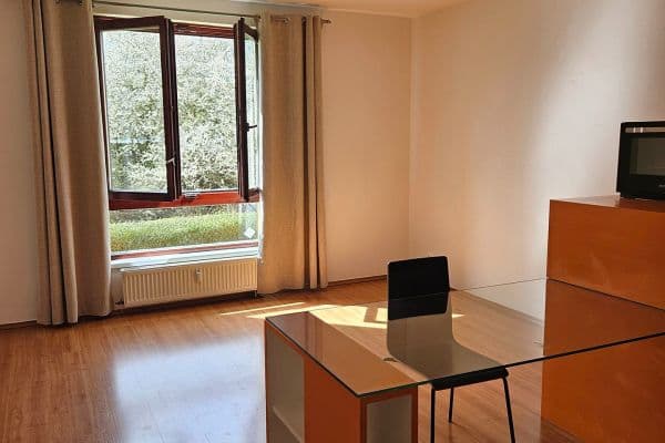 Prenájom bytu 1-izbový 31 m², Jaroslava Foglara, Praha Prenájom bytu 1-izbový 31 m², Jaroslava Foglara, Praha