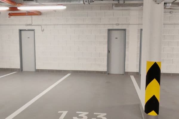 Prenájom garáže 15 m², Poděbradská, Praha Prenájom garáže 15 m², Poděbradská, Praha